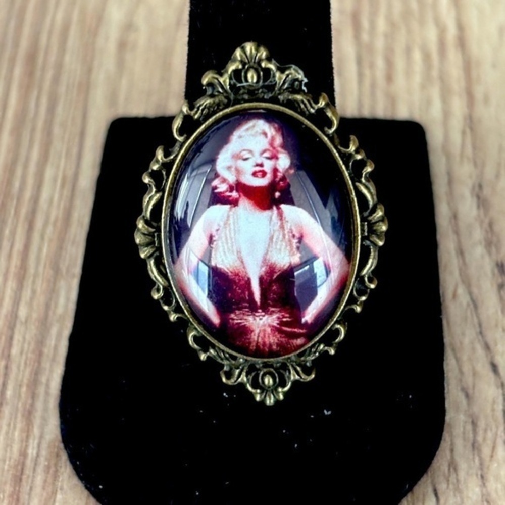 Handmade Marilyn Monroe Adjustable Ring, NWT, Antique Style